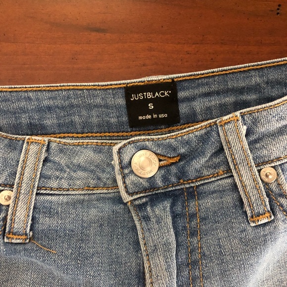 Frayed Jean shorts - Picture 3 of 3